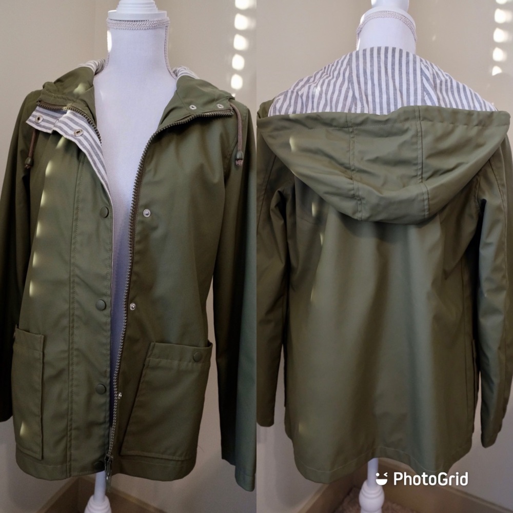 BOUTIQUE | Matte Green and Seersucker Rain Jacket